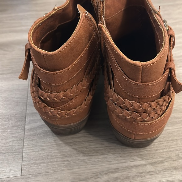 Brown - Picture 2 of 3